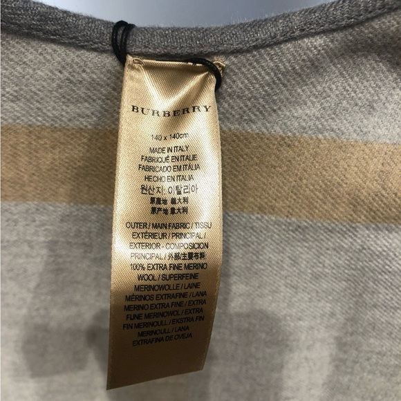 burberry wool cape - Picture 3 of 6